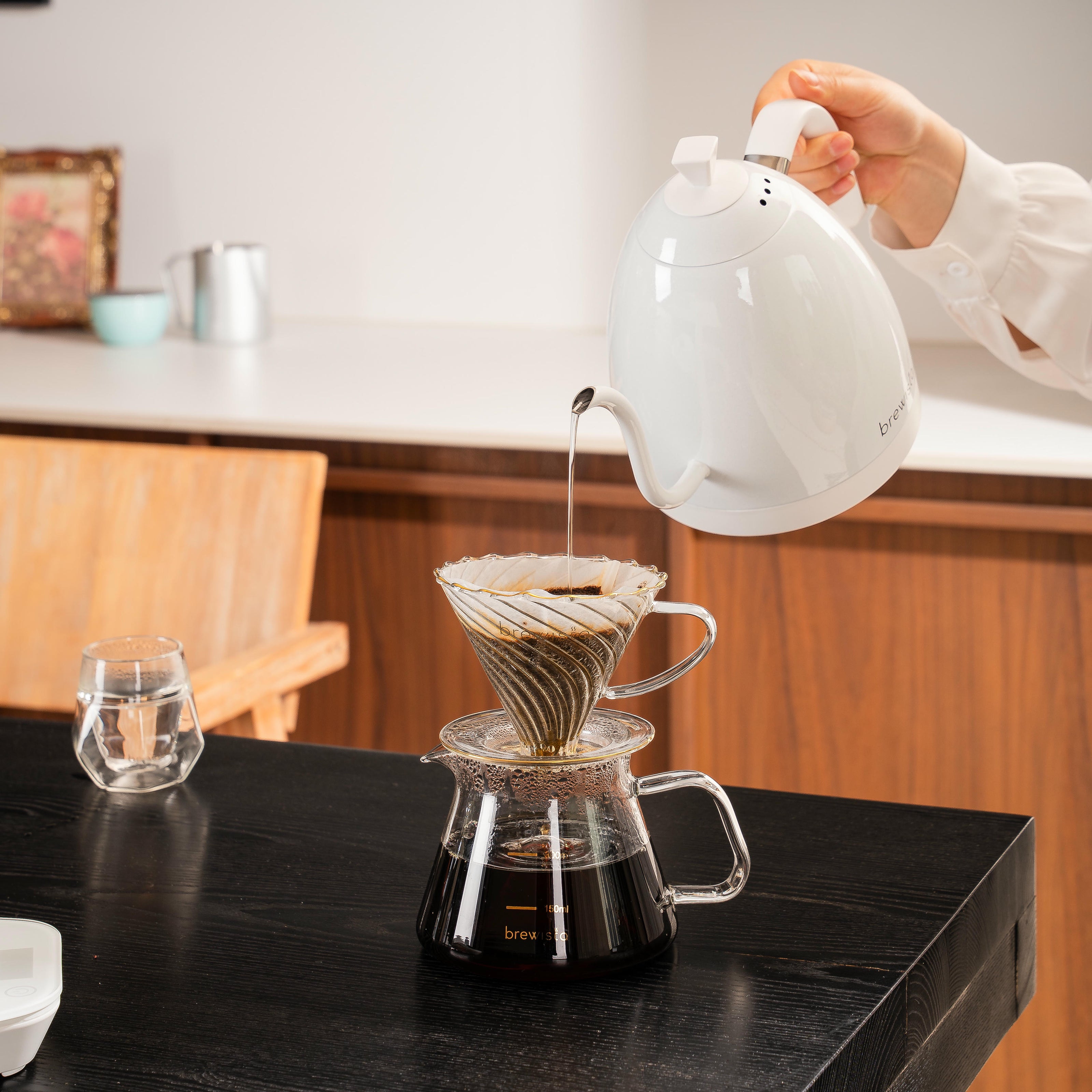 Brewista Artisan Gooseneck 1 L Kettle w/ Variable Temperature